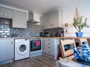 a kitchen with a washer and a washing machine at Harbour View in Aberaeron