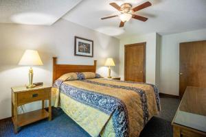 a hotel room with a bed and a ceiling fan at Mountainside Villas in McGaheysville