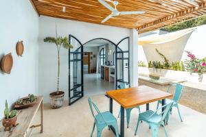 a dining room with a table and chairs at Las Guapas Villas Tamarindo in Tamarindo