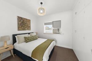 a bedroom with a bed and a window at Loxton Courthouse Apartments in Loxton
