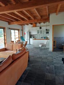 a living room with a couch and a kitchen at Salga Lodge in Angra do Heroísmo