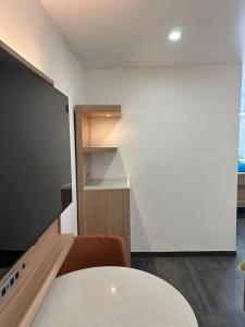 a room with a table and an empty shelf at Nubell Motel in Bell