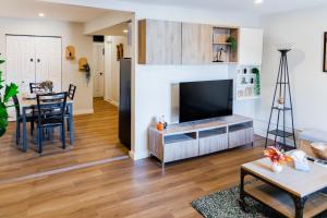 a living room with a television and a table at Spacious 2-Bedroom Apartment NYC-10 mins away in Union City