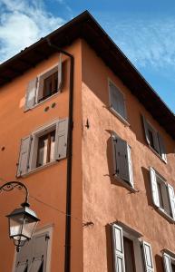 a building with windows and a street light next to it at Paponena Holidays in Riva del Garda