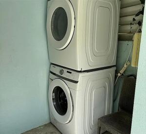 a washer and dryer stacked on top of each other at Puntilla Aparments in Catano