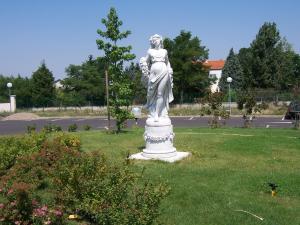 Aed väljaspool majutusasutust Artémis Hôtel & Spa Bistro Coquet