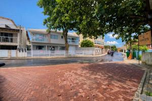a brick road with a tree on the side of a street at Meu Point Itauna 1 - Paraíso a 50 Metros do Mar in Saquarema