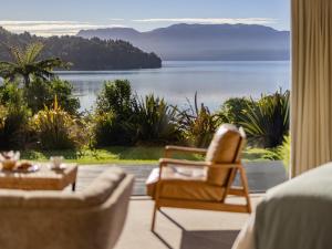 a living room with a view of the water at Solitaire Lodge in Rotorua