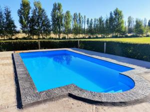 an image of a swimming pool in a backyard at Finca Los Arrieros - Malargüe in Malargüe