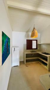 a room with a refrigerator and a tv in it at Casas Gica in Pipa