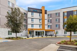a rendering of a healthcare building with a parking lot at Everhome Suites Temecula Wine Country in Temecula
