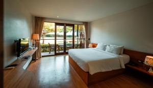 a bedroom with a bed and a television in it at Ma Villa Khao Yai in Mu Si