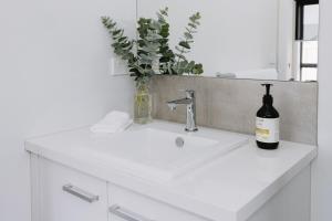 a white sink with a bottle of wine on it at King Bed, 3 Beds, 2 bath, Sleeps 6 in Sale +24 photos