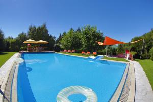 Bazén v ubytování Hotel Restaurant Marko nebo v jeho okolí