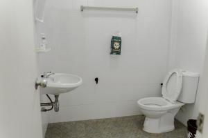 a white bathroom with a toilet and a sink at ชรินพูลวิลล่าบางแสน Sunflower Villa Bangsaen Wangmuk in Ban Rong Khoei +9 photos