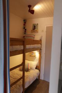 a bunk bed room with two bunk beds at Jour De Peuf in Champagny-en-Vanoise