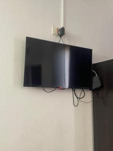 a flat screen tv hanging on a wall at Vista Maria Guesthouse in Dona Paula +17 photos