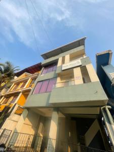 a building with colorful windows on the side of it at Vista Maria Guesthouse in Dona Paula