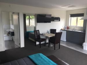 Kuchyň nebo kuchyňský kout v ubytování Rolleston Highway Motel