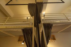 Poschodová posteľ alebo postele v izbe v ubytovaní Sleeping Boot Hostel