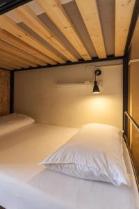 Posteľ alebo postele v izbe v ubytovaní Sleeping Boot Hostel