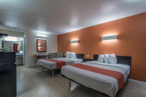 MOTEL 6 - Albany, NY - Airport tesisinde bir oda