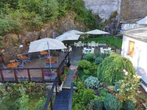 an overhead view of a garden with tables and umbrellas at Hotel Incognito in Jáchymov
