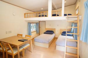 a room with two bunk beds and a table at 森と湖の楽園 ドッグラン&バレルサウナ in Fujikawaguchiko +171 photos