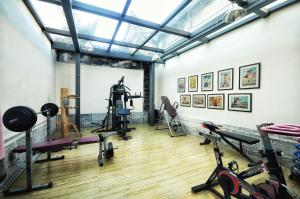 Fitness centrum a/nebo fitness zařízení v ubytování The Linden Centre Dali