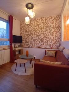 a living room with a couch and a table at La parenthèse 70's in Le Havre