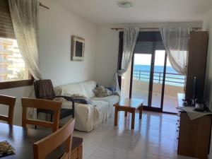 a living room with a couch and a view of the ocean at Brisa Mediterránea II, Topacio IV in Ifach
