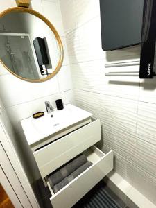 a bathroom with a sink and a mirror at Charmant studio aux beaux volumes in Dreux +4 photos