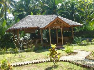 Puutarhaa majoituspaikan Java Lagoon ulkopuolella