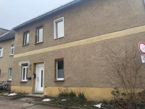 a brick building with a no parking sign in front of it at Appartement "Ilse" an der Goitzsche inklusive Parkplatz in Bitterfeld