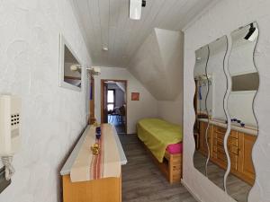 a small room with a bed and a desk at 2 Ferienwohnungen Klenk in Gruibingen