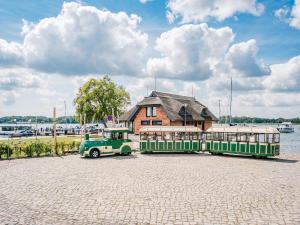 a green bus parked in front of a building at Fährhaus Sellin - Ferienwohnung 2 in Ostseebad Sellin