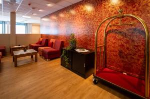 a waiting room with a red wall at Dombås Hotel in Dombås