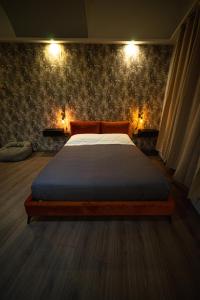 a bedroom with a large bed in a room at Chivasso centro - Garden Apartments in Chivasso +4 photos