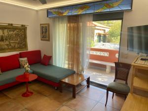a living room with a couch and a window at villapetramarina in Tsakaíoi