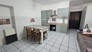 a kitchen with a table and chairs in a room at Casa Rosa in Rocca San Giovanni