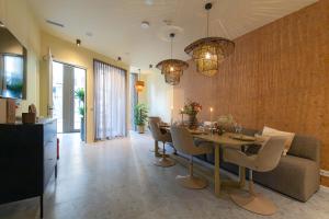 a living room with a table and a couch at Gelk in Groningen