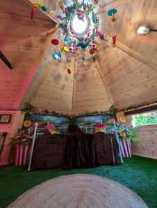 a room with a ceiling with a christmas tree at Kits Coty Glamping in Maidstone