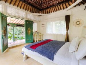 a bedroom with a large bed in a room with windows at The River Island Sidemen in Sidemen +114 photos