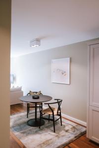 a dining room with a table and two chairs at Sünn un See - Hortensienblick in Ahrenshoop