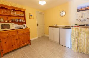 a kitchen with a counter and a microwave at Private gîte with stunning views & shared pool in Laussou