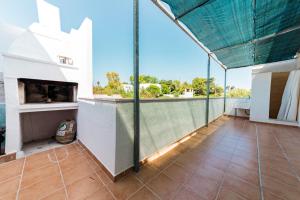 an outdoor balcony with a fireplace and a view at Villetta Degli Aranci in San Foca