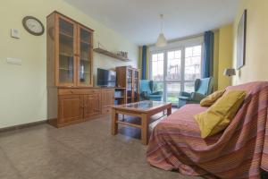 a bedroom with a bed and a table in a room at Gibaja Apartmento con Jardin in Gibaja