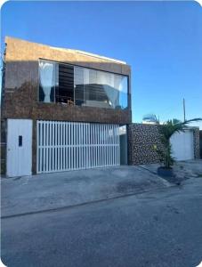 a house with a window on the side of it at Lar da Dona Judite in Pontal do Paraná