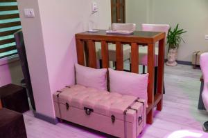 a room with a table and a chair with a trunk at E14 apartman in Berekfürdő