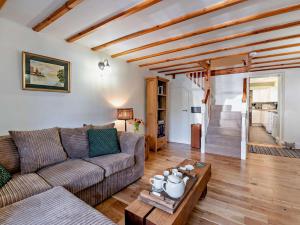 a living room with a couch and a table at 2 Bed in York oc-96097 in Helmsley